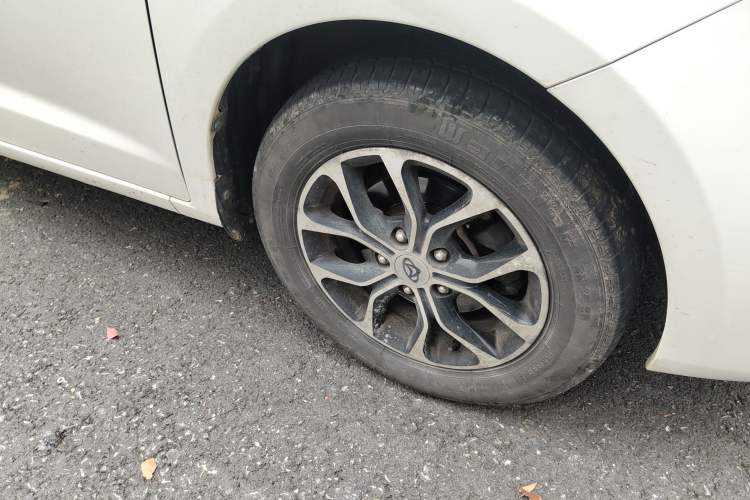Used CHANGAN KAICHENG Oushang A600 2016 1.5L Manual Luxury 7-Seater Right Front Wheel Hub