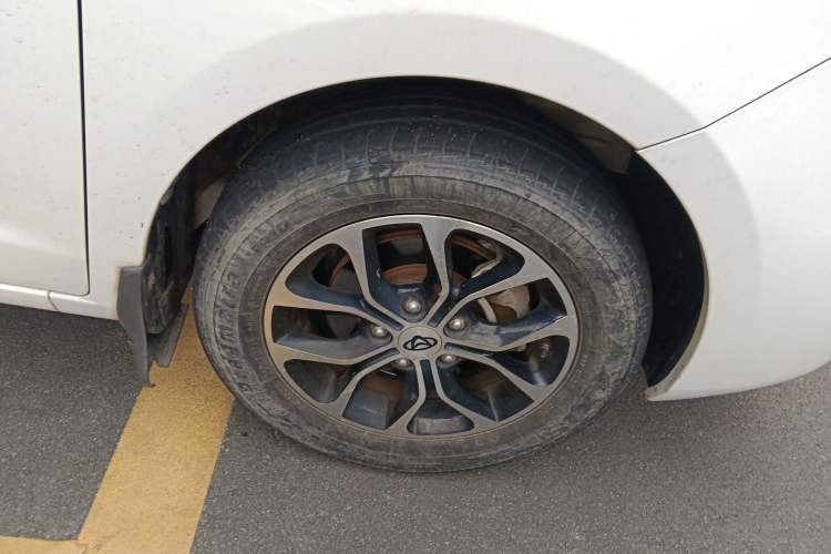 Used CHANGAN KAICHENG Oushang A600 2016 1.5L Manual Luxury 7-Seater Right Front Wheel Hub
