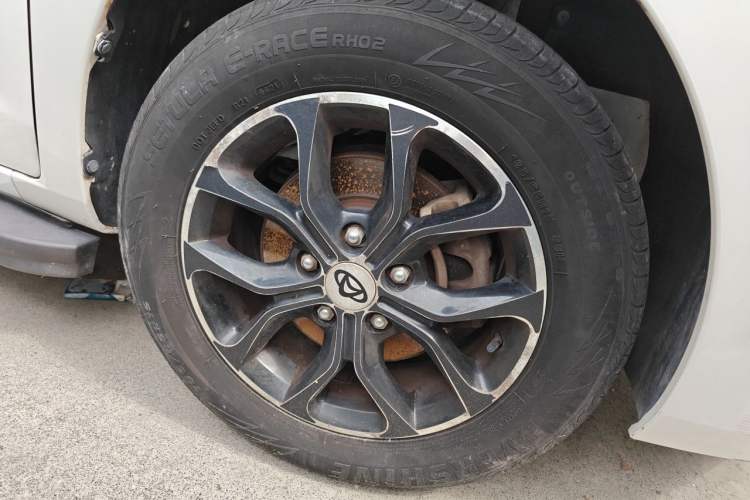 Used CHANGAN KAICHENG Oushang A600 2016 1.5L Manual Luxury 7-Seater Right Front Wheel Hub