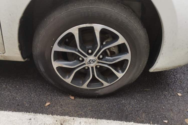 Used CHANGAN KAICHENG Oushang A600 2016 1.5L Manual Luxury 7-Seater Right Front Wheel Hub