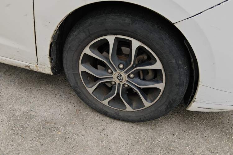 Used CHANGAN KAICHENG Oushang A600 2016 1.5L Manual Luxury 7-Seater Right Front Wheel Hub