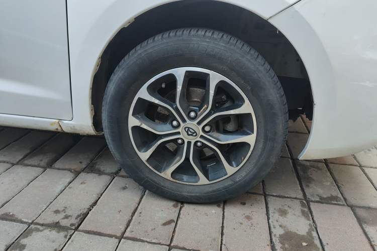 Used CHANGAN KAICHENG Oushang A600 2016 1.5L Manual Luxury 7-Seater Right Front Wheel Hub