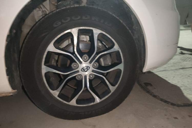 Used CHANGAN KAICHENG Oushang A600 2016 1.5L Manual Luxury 7-Seater Right Front Wheel Hub