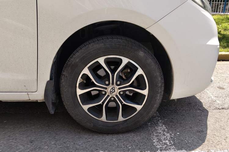 Used CHANGAN KAICHENG Oushang A600 2016 1.5L Manual Luxury 7-Seater Right Front Wheel Hub