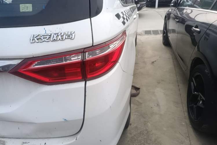 Used CHANGAN KAICHENG Oushang A600 2016 1.5L Manual Luxury 7-Seater Right Rear Taillight