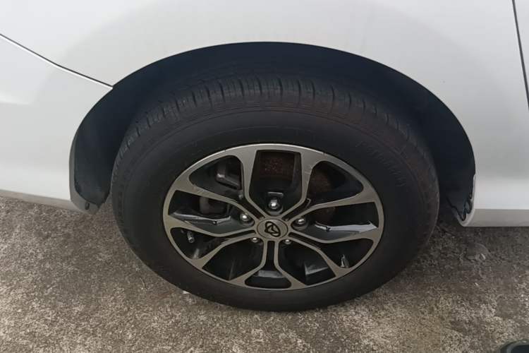 Used CHANGAN KAICHENG Oushang A600 2016 1.5L Manual Luxury 7-Seater Right Rear Wheel Hub