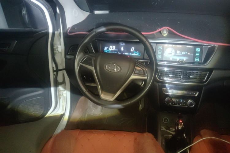 Used CHANGAN KAICHENG Oushang A600 2016 1.5L Manual Luxury 7-Seater Steering Wheel