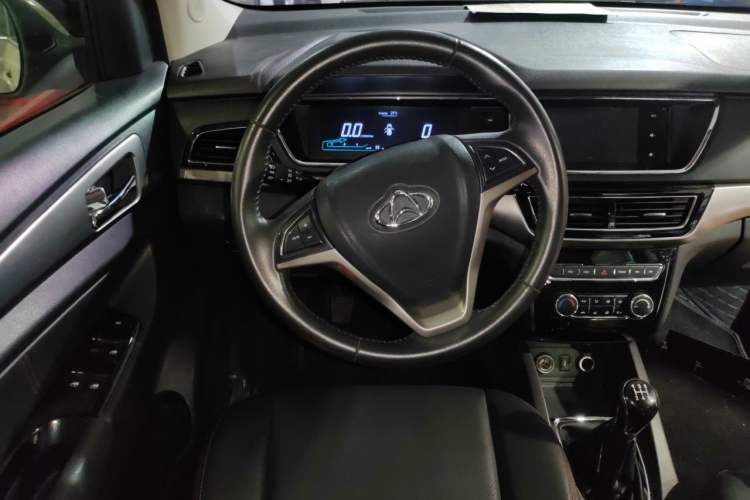 Used CHANGAN KAICHENG Oushang A600 2016 1.5L Manual Luxury 7-Seater Steering Wheel