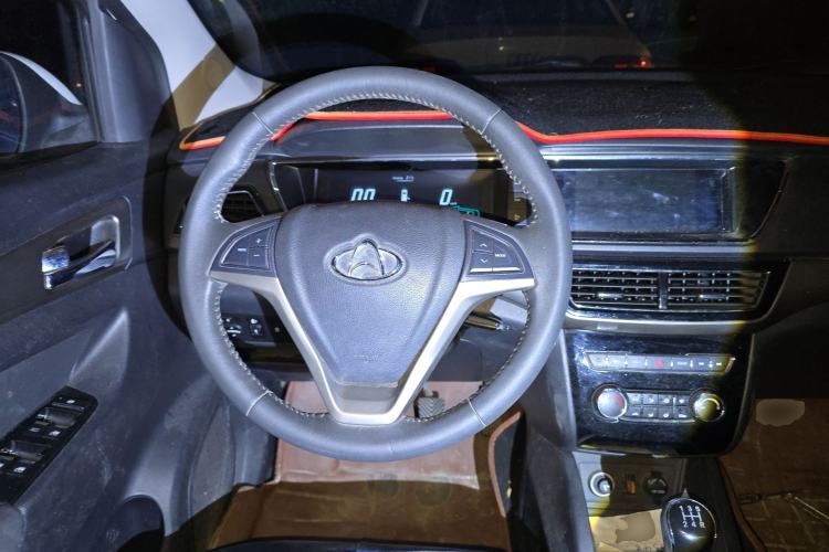 Used CHANGAN KAICHENG Oushang A600 2016 1.5L Manual Luxury 7-Seater Steering Wheel