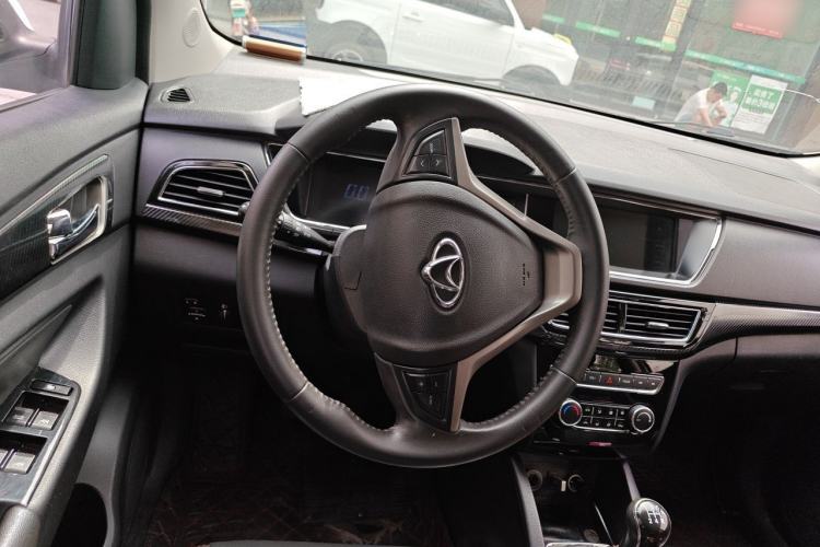 Used CHANGAN KAICHENG Oushang A600 2016 1.5L Manual Luxury 7-Seater Steering Wheel