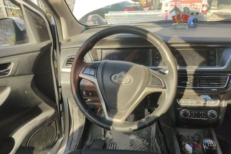 Used CHANGAN KAICHENG Oushang A600 2016 1.5L Manual Luxury 7-Seater Steering Wheel