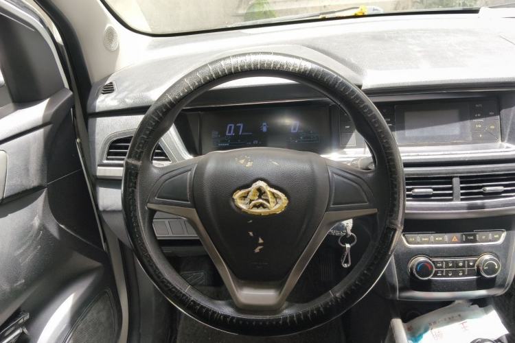 Used CHANGAN KAICHENG Oushang A600 2016 1.5L Manual Fashion 7-Seater Steering Wheel