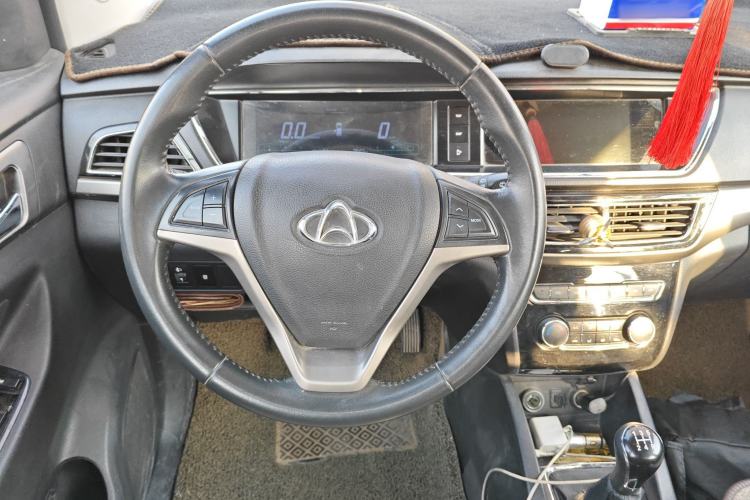 Used CHANGAN KAICHENG Oushang A600 2016 1.5L Manual Luxury 7-Seater Steering Wheel