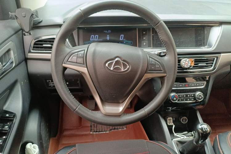 Used CHANGAN KAICHENG Oushang A600 2016 1.5L Manual Luxury 7-Seater Steering Wheel