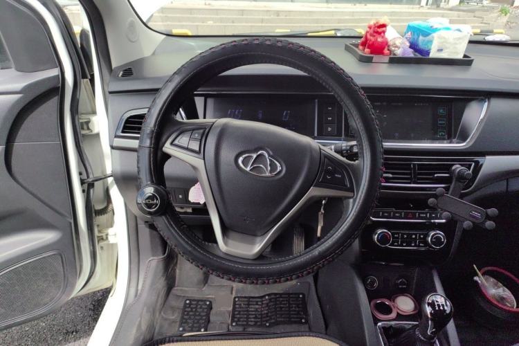 Used CHANGAN KAICHENG Oushang A600 2016 1.5L Manual Luxury 7-Seater Steering Wheel