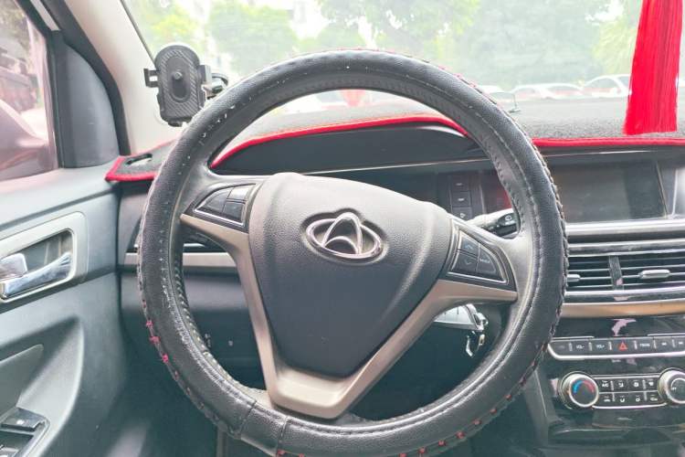 Used CHANGAN KAICHENG Oushang A600 2016 1.5L Manual Luxury 7-Seater Steering Wheel