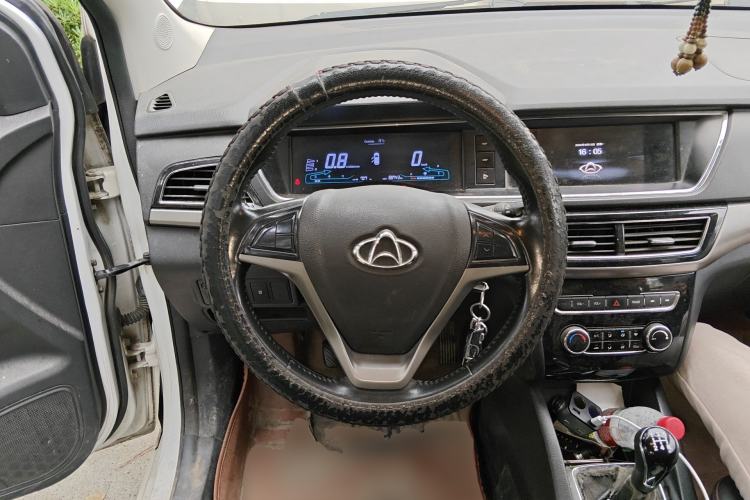 Used CHANGAN KAICHENG Oushang A600 2016 1.5L Manual Luxury 7-Seater Steering Wheel
