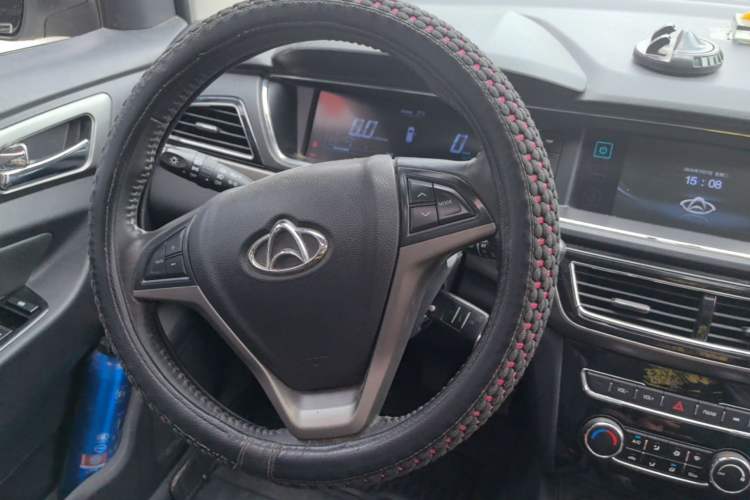 Used CHANGAN KAICHENG Oushang A600 2016 1.5L Manual Luxury 7-Seater Steering Wheel