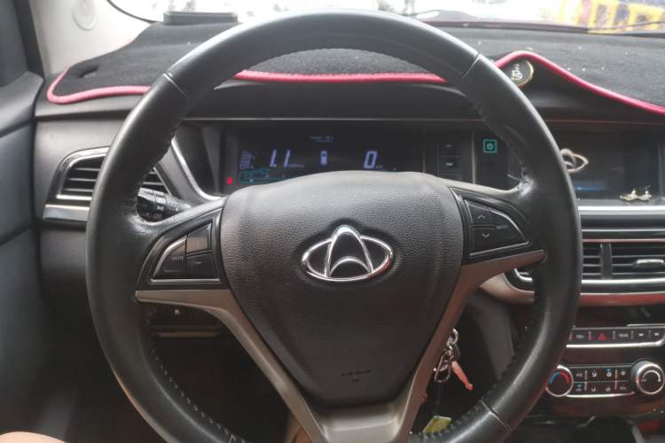 Used CHANGAN KAICHENG Oushang A600 2016 1.5L Manual Luxury 7-Seater Steering Wheel