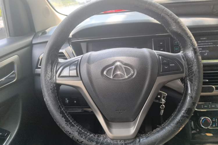 Used CHANGAN KAICHENG Oushang A600 2016 1.5L Manual Luxury 7-Seater Steering Wheel
