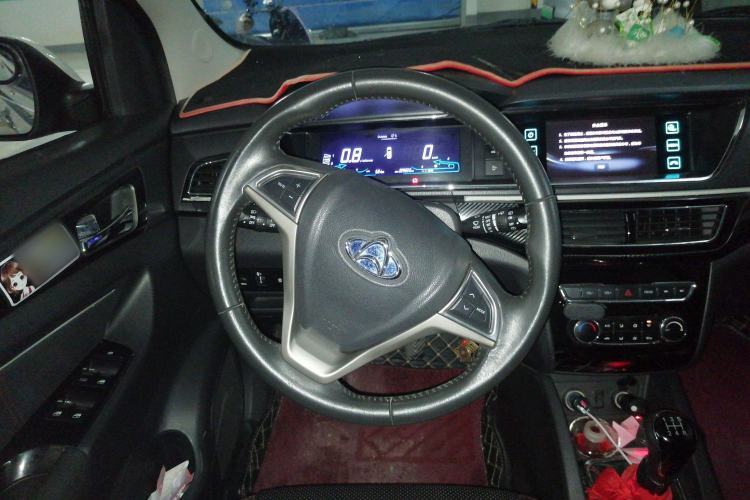 Used CHANGAN KAICHENG Oushang A600 2016 1.5L Manual Luxury 7-Seater Steering Wheel
