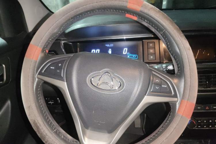 Used CHANGAN KAICHENG Oushang A600 2016 1.5L Manual Luxury 7-Seater Steering Wheel