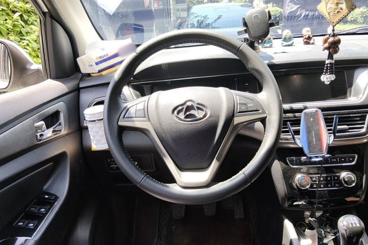 Used CHANGAN KAICHENG Oushang A600 2016 1.5L Manual Luxury 7-Seater Steering Wheel