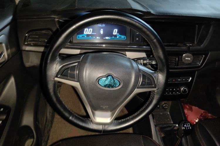 Used CHANGAN KAICHENG Oushang A600 2016 1.5L Manual Luxury 7-Seater Steering Wheel