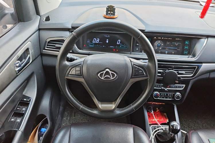 Used CHANGAN KAICHENG Oushang A600 2016 1.5L Manual Luxury 6-Seater Steering Wheel