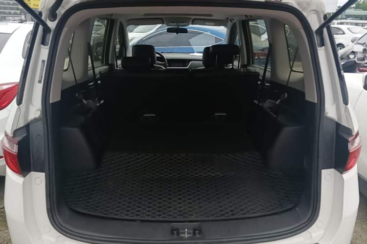 Used CHANGAN KAICHENG Oushang A600 2016 1.5L Manual Luxury 7-Seater Trunk
