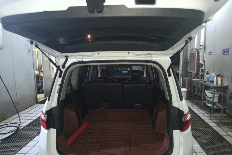 Used CHANGAN KAICHENG Oushang A600 2016 1.5L Manual Luxury 7-Seater Trunk