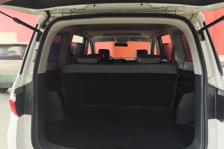 Used CHANGAN KAICHENG Oushang A600 2016 1.5L Manual Luxury 7-Seater Trunk
