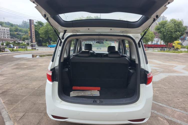 Used CHANGAN KAICHENG Oushang A600 2016 1.5L Manual Luxury 7-Seater Trunk