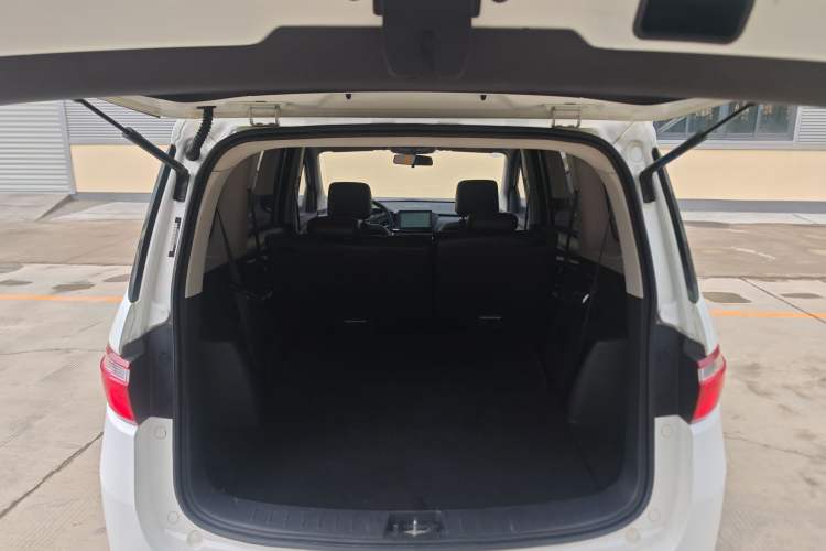 Used CHANGAN KAICHENG Oushang A600 2016 1.5L Manual Luxury 7-Seater Trunk