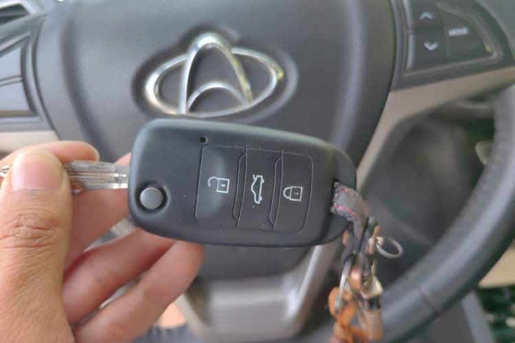 Used CHANGAN KAICHENG Oushang A600 2016 1.5L Manual Luxury 7-Seater Vehicle Key