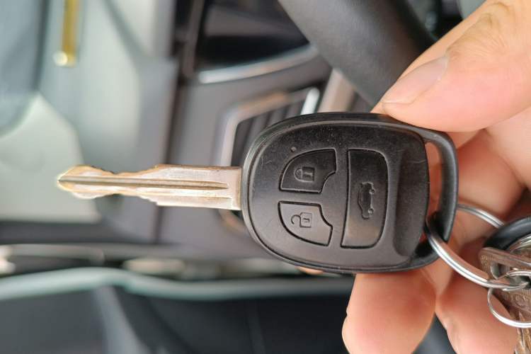 Used CHANGAN KAICHENG Oushang A600 2016 1.5L Manual Luxury 7-Seater Vehicle Key