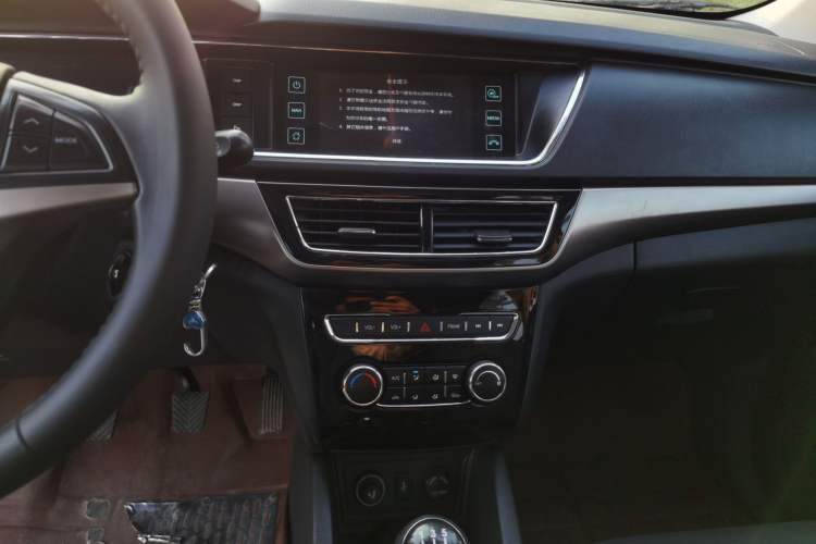 Used CHANGAN KAICHENG Oushang A600 2016 1.5L Manual Luxury 7-Seater Audio And AC Panel