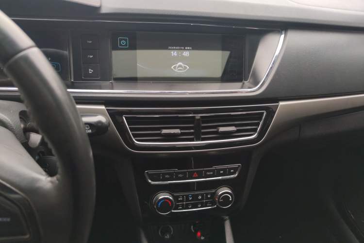 Used CHANGAN KAICHENG Oushang A600 2016 1.5L Manual Luxury 7-Seater Audio And AC Panel