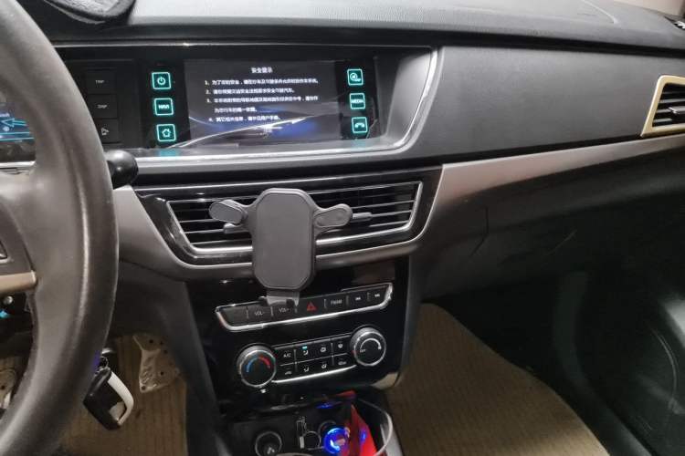 Used CHANGAN KAICHENG Oushang A600 2016 1.5L Manual Luxury 6-Seater Audio And AC Panel