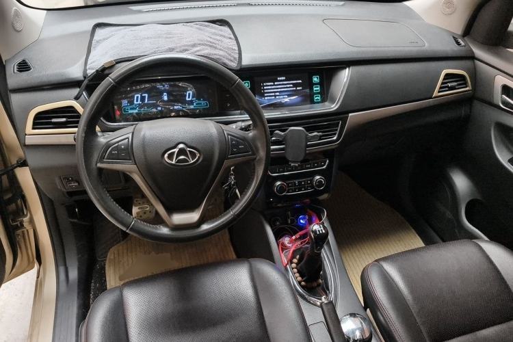 Used CHANGAN KAICHENG Oushang A600 2016 1.5L Manual Luxury 6-Seater Center Console