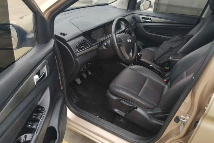 Used CHANGAN KAICHENG Oushang A600 2016 1.5L Manual Luxury 7-Seater Driver Seat
