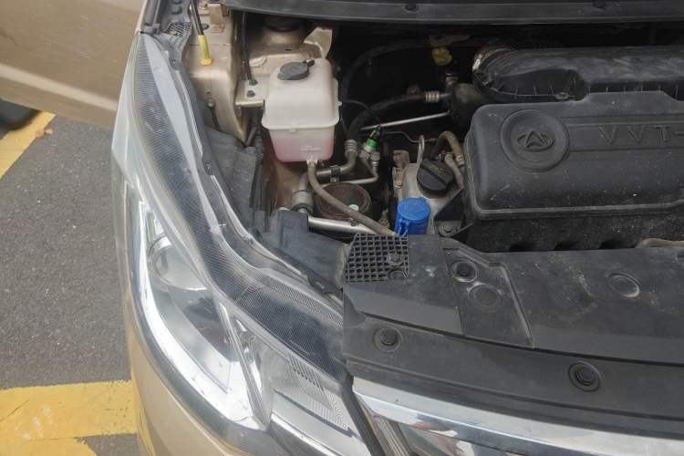 Used CHANGAN KAICHENG Oushang A600 2016 1.5L Manual Luxury 7-Seater Engine Bay Right