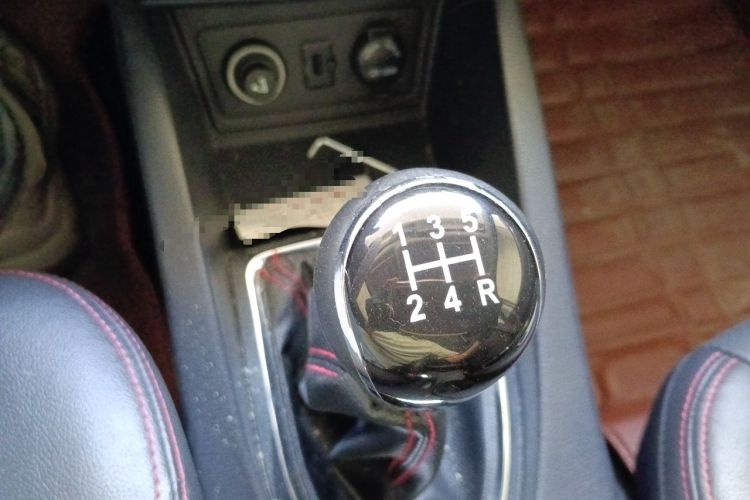 Used CHANGAN KAICHENG Oushang A600 2016 1.5L Manual Luxury 7-Seater Gear Lever