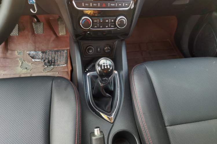 Used CHANGAN KAICHENG Oushang A600 2016 1.5L Manual Luxury 7-Seater Gear Lever