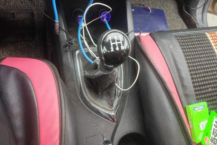 Used CHANGAN KAICHENG Oushang A600 2016 1.5L Manual Luxury 7-Seater Gear Lever