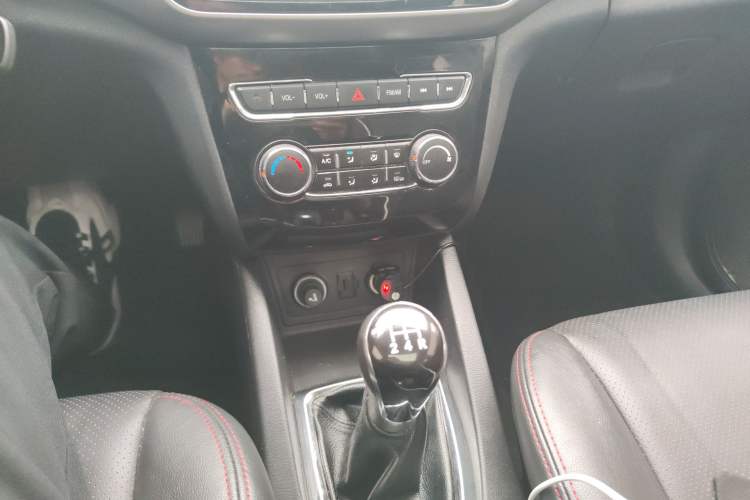 Used CHANGAN KAICHENG Oushang A600 2016 1.5L Manual Luxury 7-Seater Gear Lever