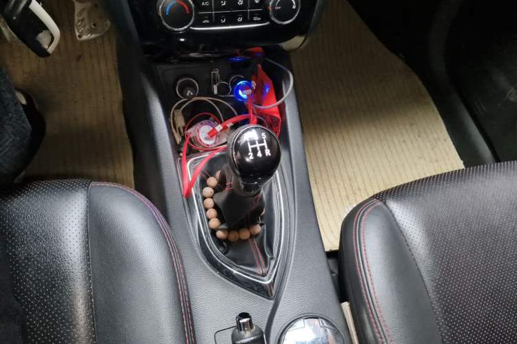 Used CHANGAN KAICHENG Oushang A600 2016 1.5L Manual Luxury 6-Seater Gear Lever