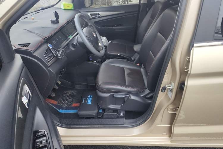 Used CHANGAN KAICHENG Oushang A600 2016 1.5L Manual Luxury 7-Seater Left Front Seat