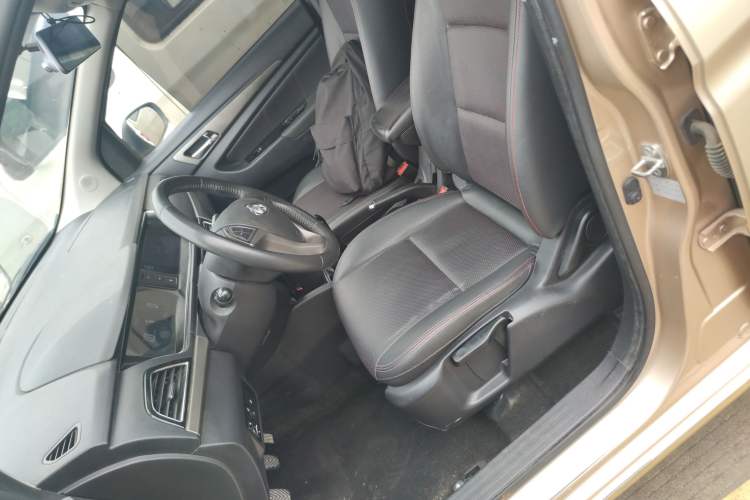 Used CHANGAN KAICHENG Oushang A600 2016 1.5L Manual Luxury 7-Seater Left Front Seat