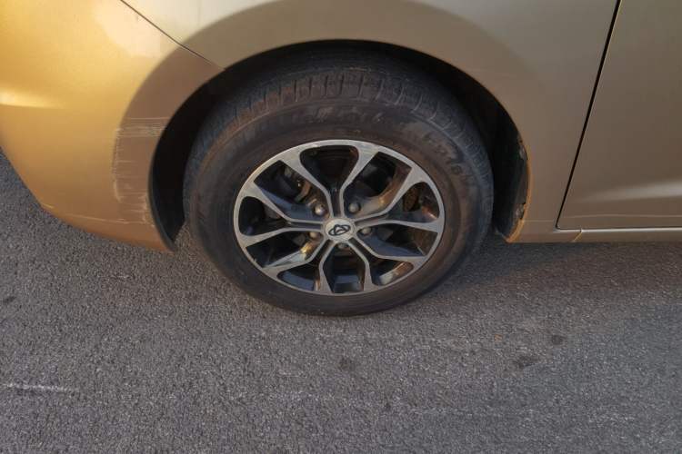 Used CHANGAN KAICHENG Oushang A600 2016 1.5L Manual Luxury 7-Seater Left Front Wheel Hub